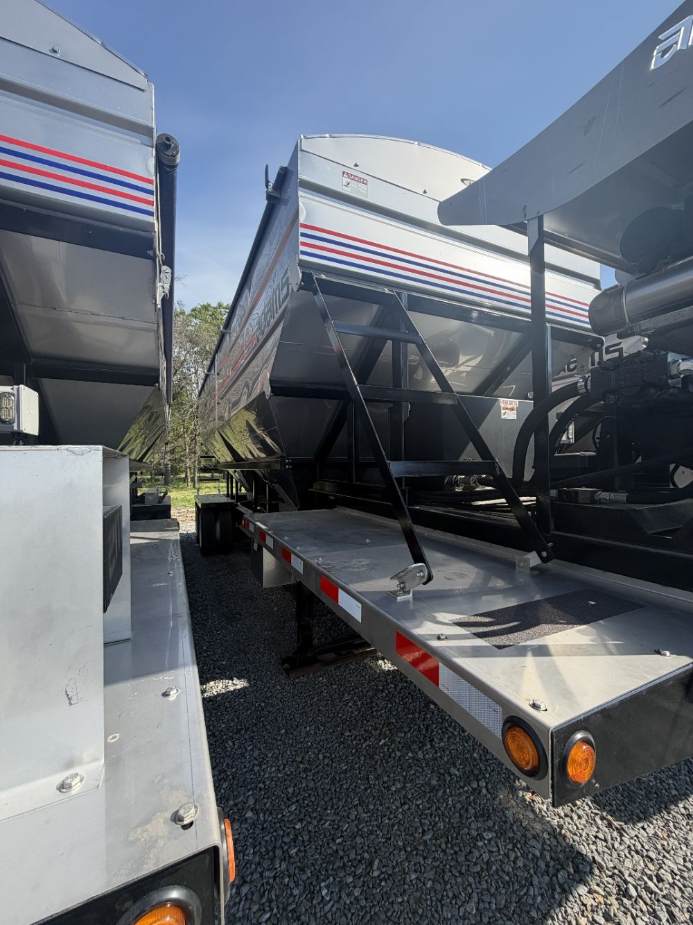 Adams Fertilizer Equipment 980-R Tender Model SH-980E-2198 REAR Image